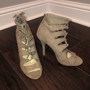 Size 6 lace up Chinese laundry heels